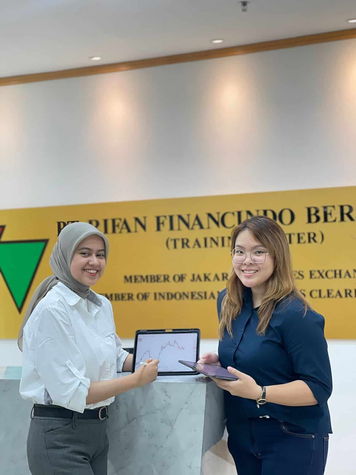 Team unggul mengajak seluruh pencari kerja untuk tidak takut mengambil peluang bekerja di industri pialang - WhatsApp Image 2023 06 12 at 20.34.55